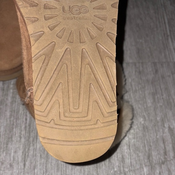 UGG Bailey buckle ankle boots tan suede w Cream sheepskin wool lining - Picture 8 of 12